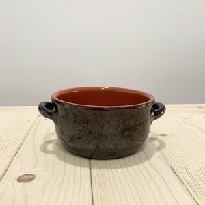 Ceramic serving bowl